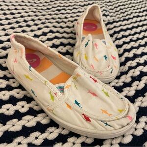 Roxy Brand Girls Colorful Shark Print White Canvas Slip On Shoes: 1